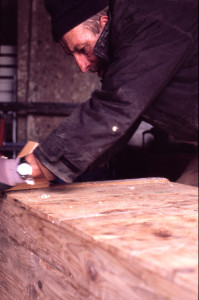 restauro di un baule in legno massello